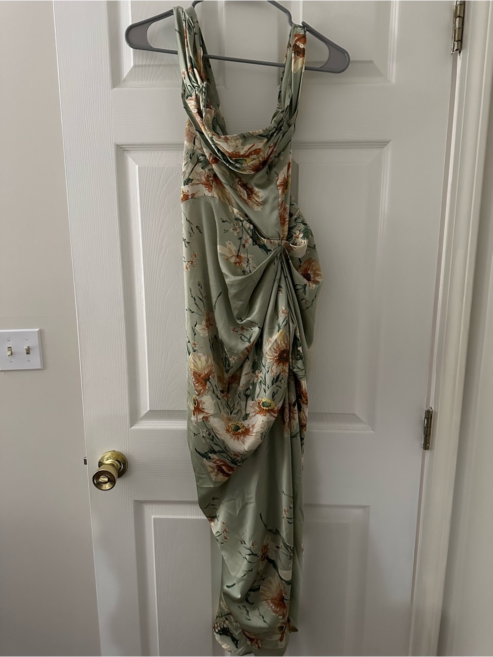 PrettyLittleThing Sage Green Floral High Low Dress - Picture 3 of 4